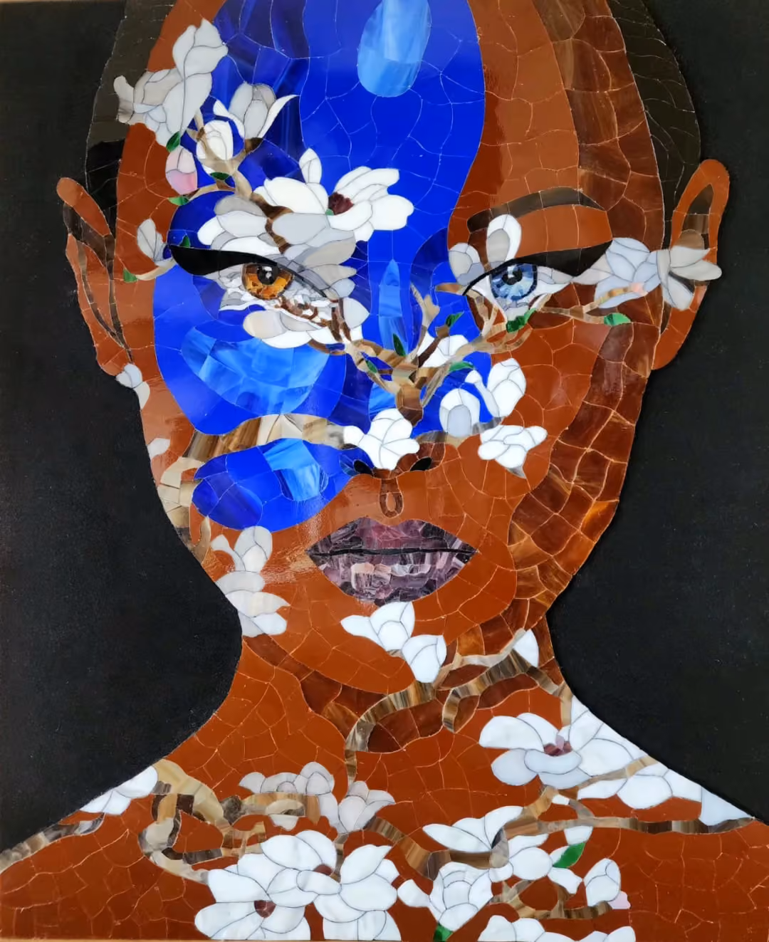 Mother Nature, retrato en mosaico de vitral de SOHA
